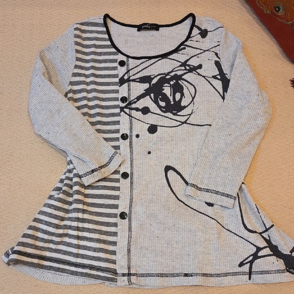Yushi Tops - Gray and Black Long Sleeve Women's Top
